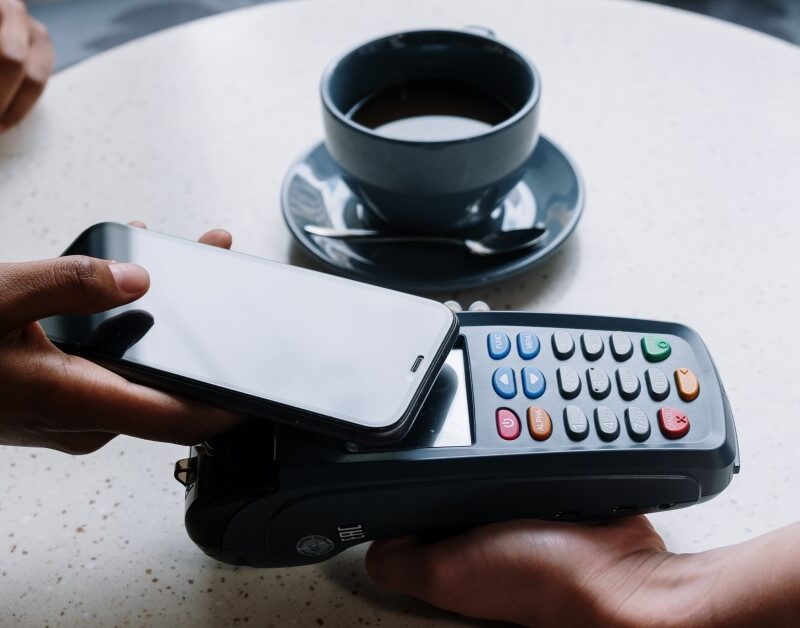 making an in-store payment using apple pay