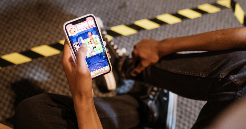 person playing facebook free game app getting scammed