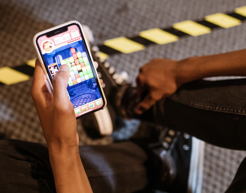 person playing facebook free game app getting scammed
